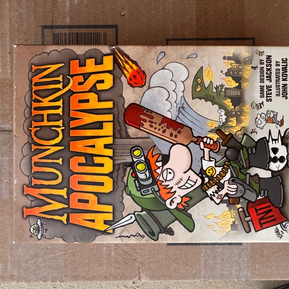 Munchkin Apocalypse Card Game - Picture 1 of 2